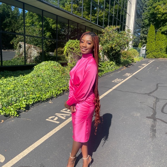 Elegant Pink Dress - Picture 3 of 4